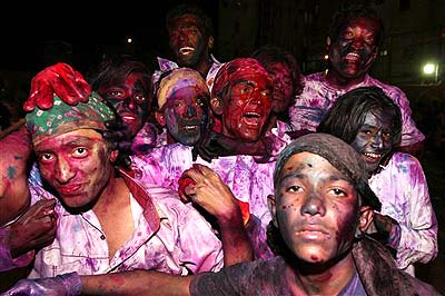 Pakistani Hindus celebrate Holi in Karachi, Pakistan.jpg